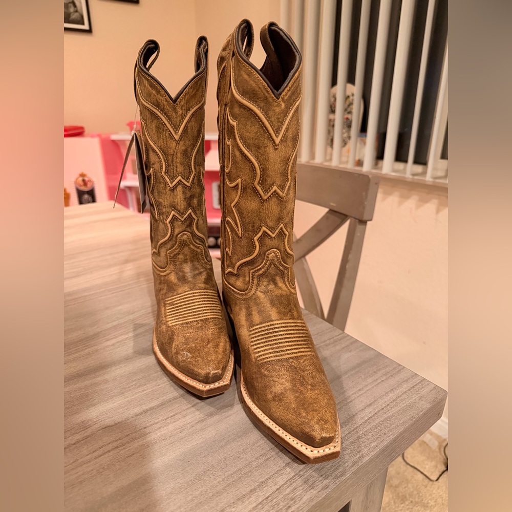 Laredo Tan Western Heeled Boots